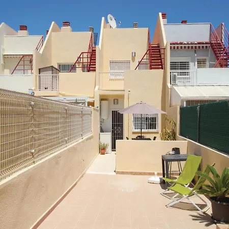 Three Bedroom Holiday In بيت للعطل