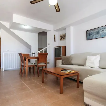 Three Bedroom Holiday In تورّيفيِخا