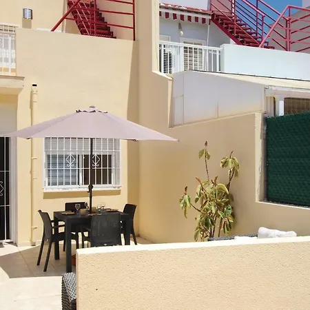 Three Bedroom Holiday In بيت للعطل